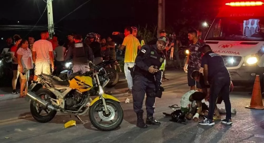 Colisão entre motos deixa três feridos na estrada do Aleixo