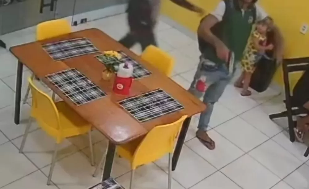 Dupla armada rouba celulares de clientes em pastelaria de Manaus