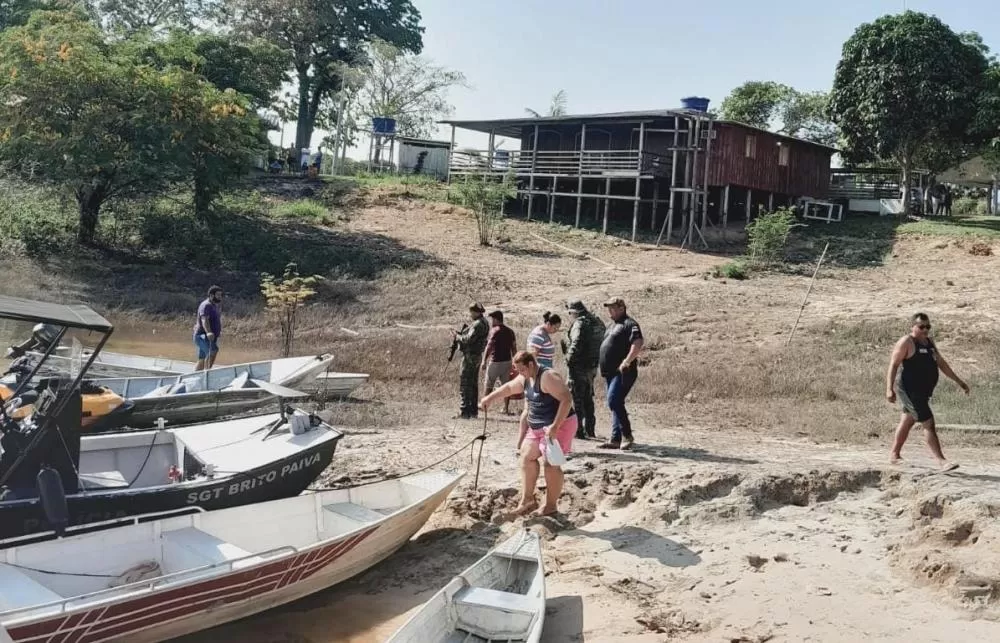 Três pessoas desaparecem após colisão entre lancha e jet ski no Rio Negro