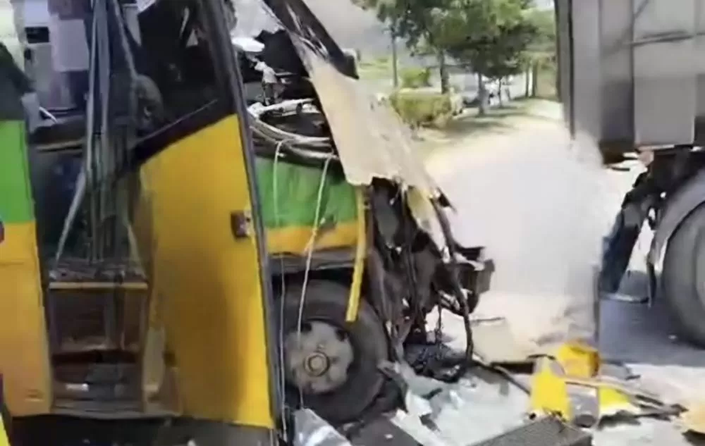 Colisão entre amarelinho e caçamba deixa mais de 10 feridos na Zona Norte de Manaus