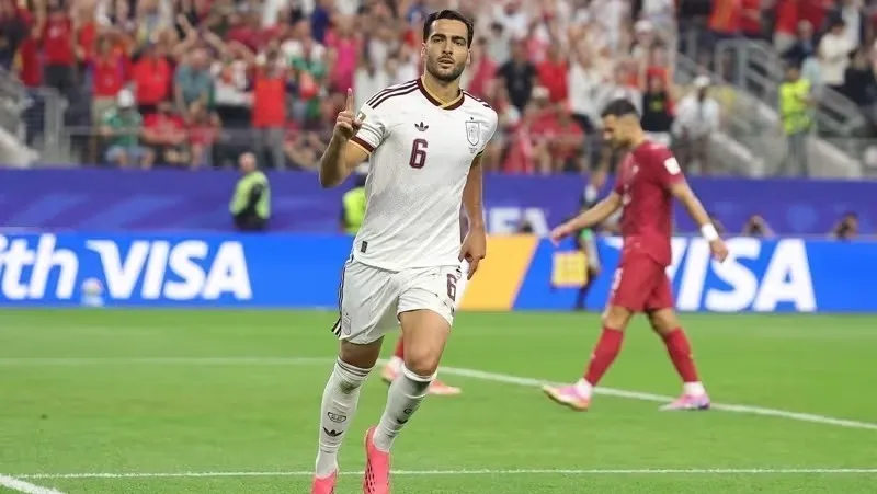 Mikel Merino, da Espanha, celebrando o gol marcado sobre Portugal, pela Copa do Mundo • Divulgação/Fifa