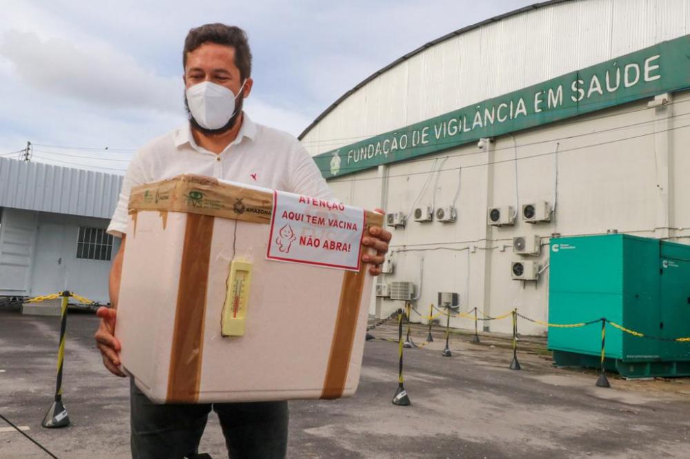 Governador do AM se reúne com representantes da FVS-AM para tratar da campanha de vacinação contra a Covid-19