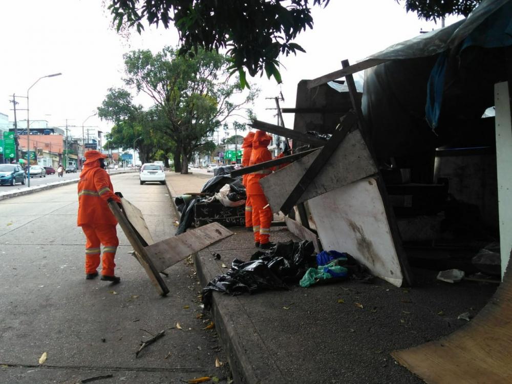Casal que morava no barraco temporário próximo terminal 01 deixa local 