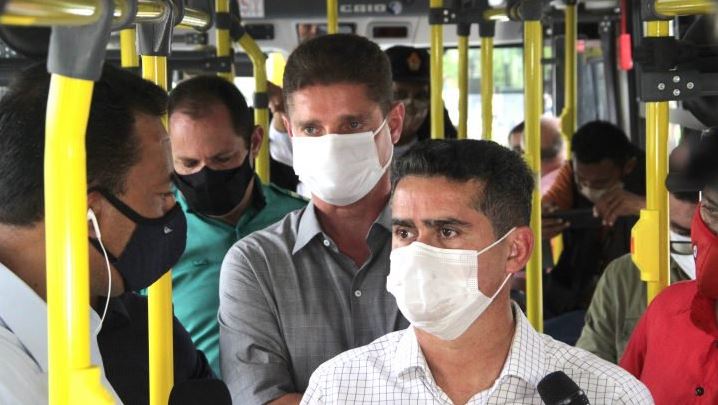 Prefeito de Manaus David Almeida entrega 42 novos ônibus e promete renovar 80% da frota até o fim do mandato