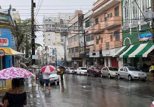 David Almeida decreta situação de emergência em Manaus 