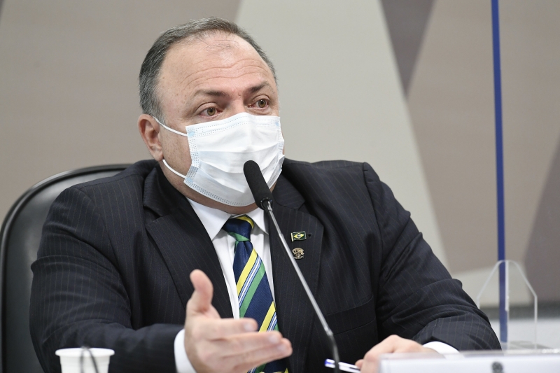 Eduardo Pazuello passa mal durante intervalo de seu depoimento e CPI é interrompida