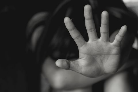 Menina que foi estuprada pelo pai desde os 5 anos relata ter engravidado 2 vezes