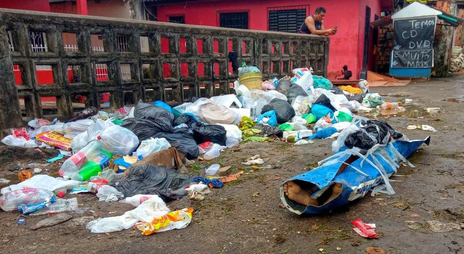 Jovem é encontrada morta com bilhete em lixeira de Manaus 