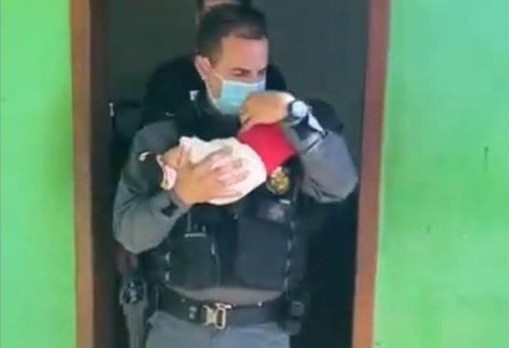 Mãe deixa bebê de 2 meses empenhado na boca de fumo e perde a guarda 