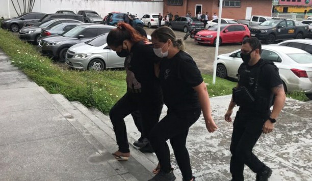 Jovem de 19 anos é presa por planejar assassinato da mãe, em Manaus 