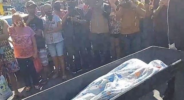 Cabeleireiro morre após levar 12 facadas dentro de salão, em Manaus 