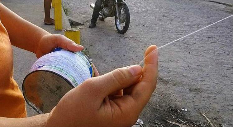 Jovem deixa filho de 3 meses após morrer com pescoço cortado por linha com cerol em Manaus