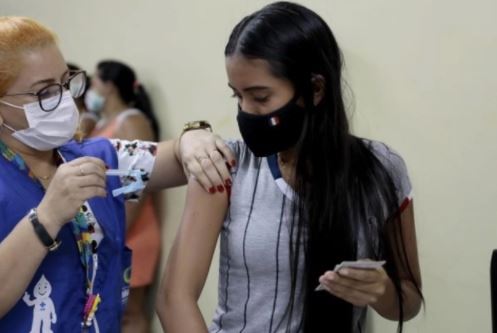 60% dos adolescentes foram imunizados contra a Covid-19 em Manaus