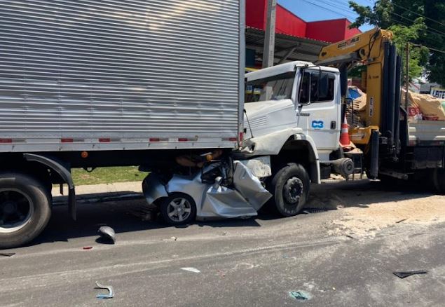 Empresa demite motorista da carreta que matou mulher e enteada após laudo pericial