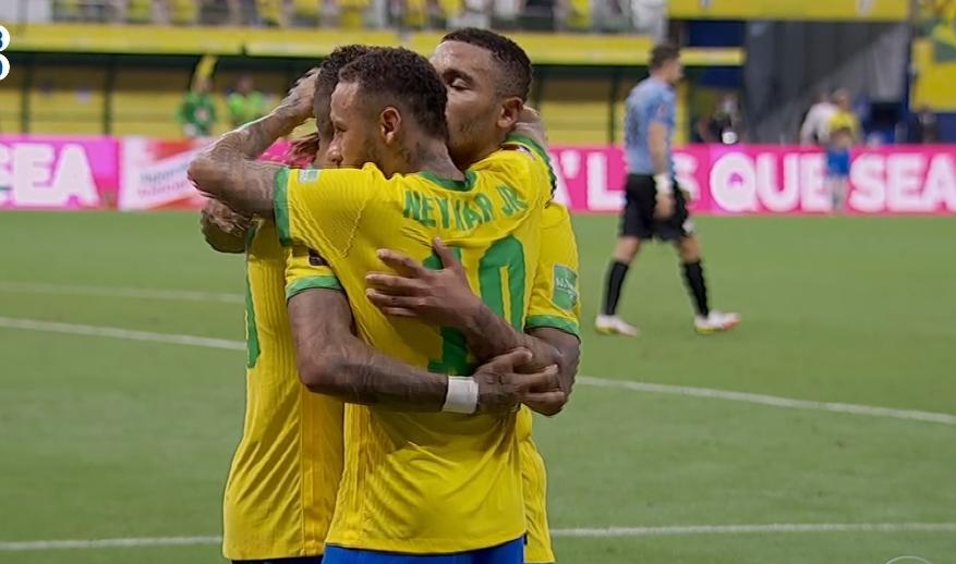 Raphinha e Gabigol balançam a rede e marcam o 3º e o 4º gol do Brasil em cima do Uruguai, em Manaus