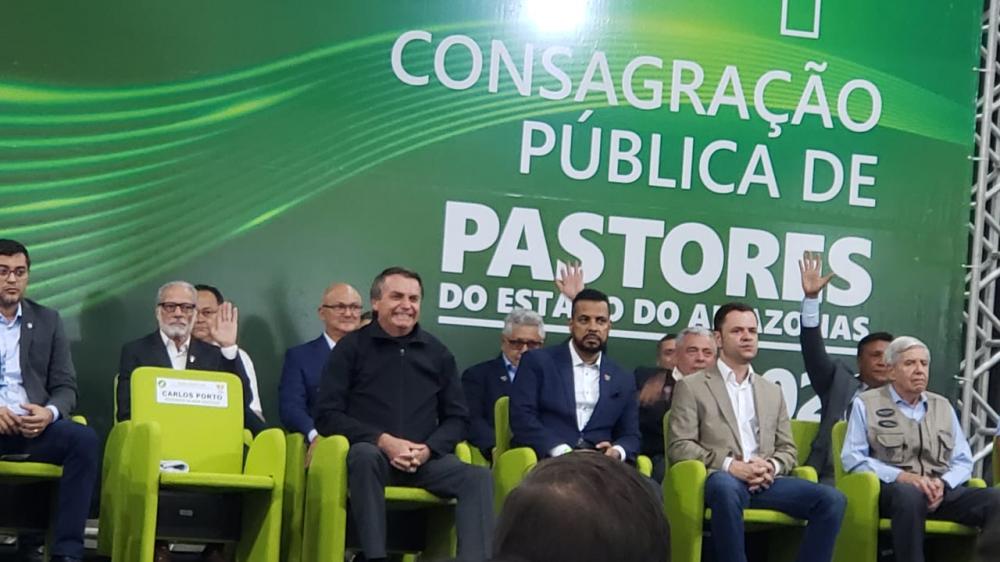 Em Manaus, Bolsonaro participa de evento de consagração de líderes religiosos do Amazonas