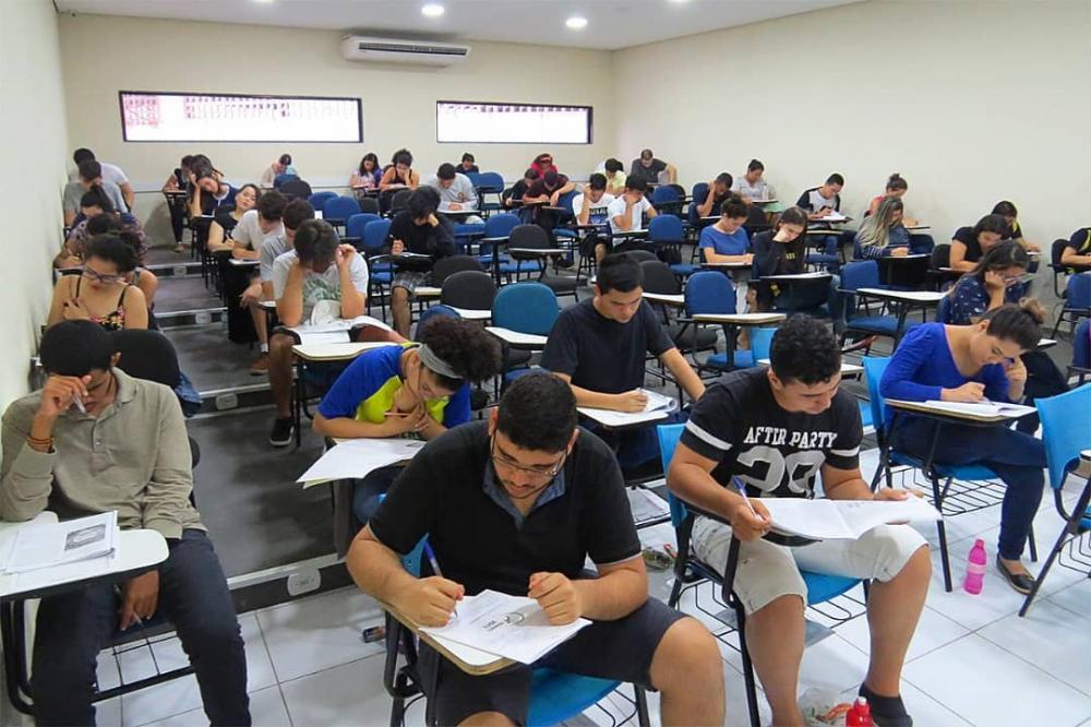 Exame: Mais de 3 milhões de candidatos realizam o Enem neste domingo (21/11)