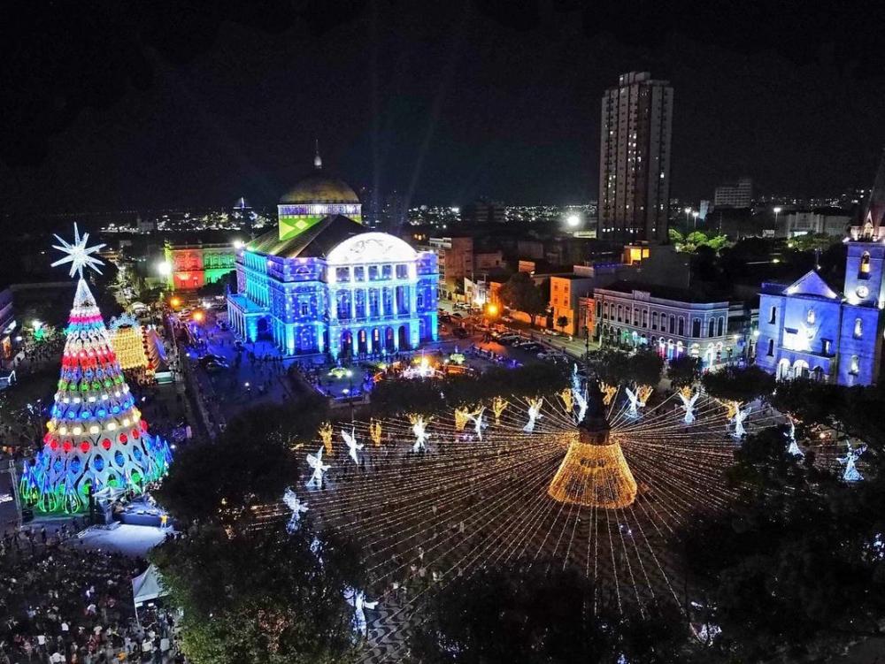 Governo inaugura decoração de Natal no Largo São Sebastião, em Manaus