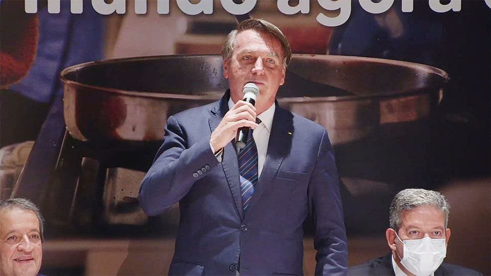 Presidente Jair Bolsonaro se filia ao PL nesta terça-feira (30)