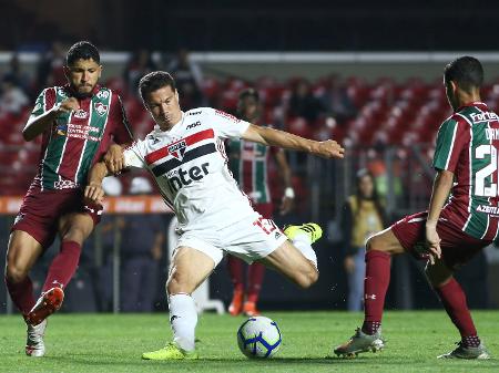Após polêmica com VAR, São Paulo enfrenta o Fluminense de olho no líder