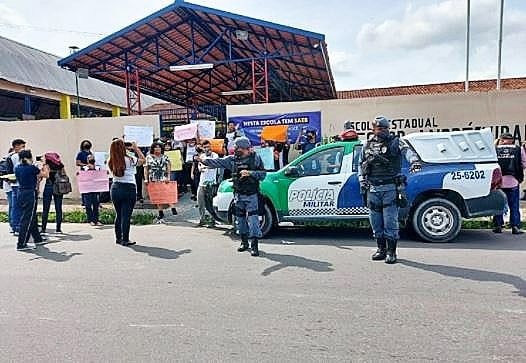 Duas estudantes denunciam professor por assédio em escola de Manaus