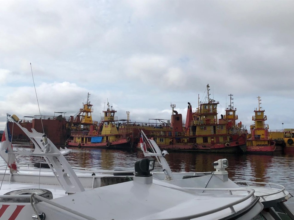 Explosão em balsa deixa quatro feridos em estado grave