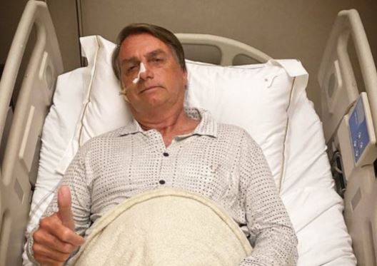 Jair Bolsonaro é internado após passar mal e pode passar por nova cirurgia 