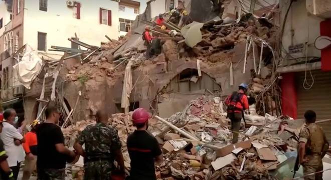 Socorristas encontram sinais de vida um mês após explosão em Beirute