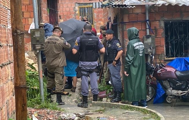 Criança de 7 anos morre após desabamento de casa durante temporal