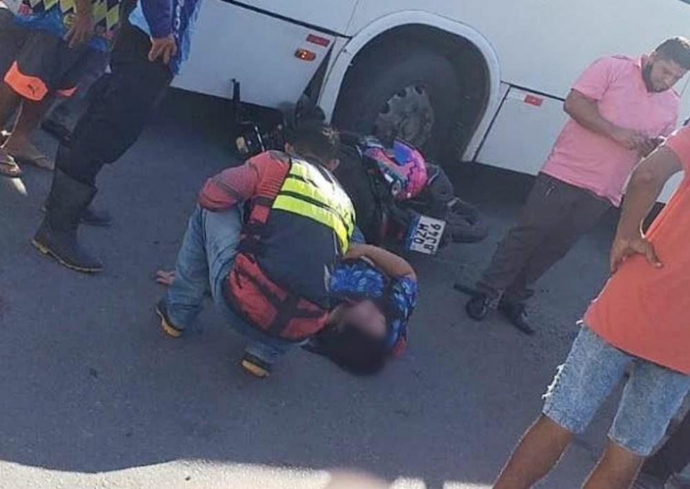 Mulher tem braço quebrado em acidente de trânsito em Manaus