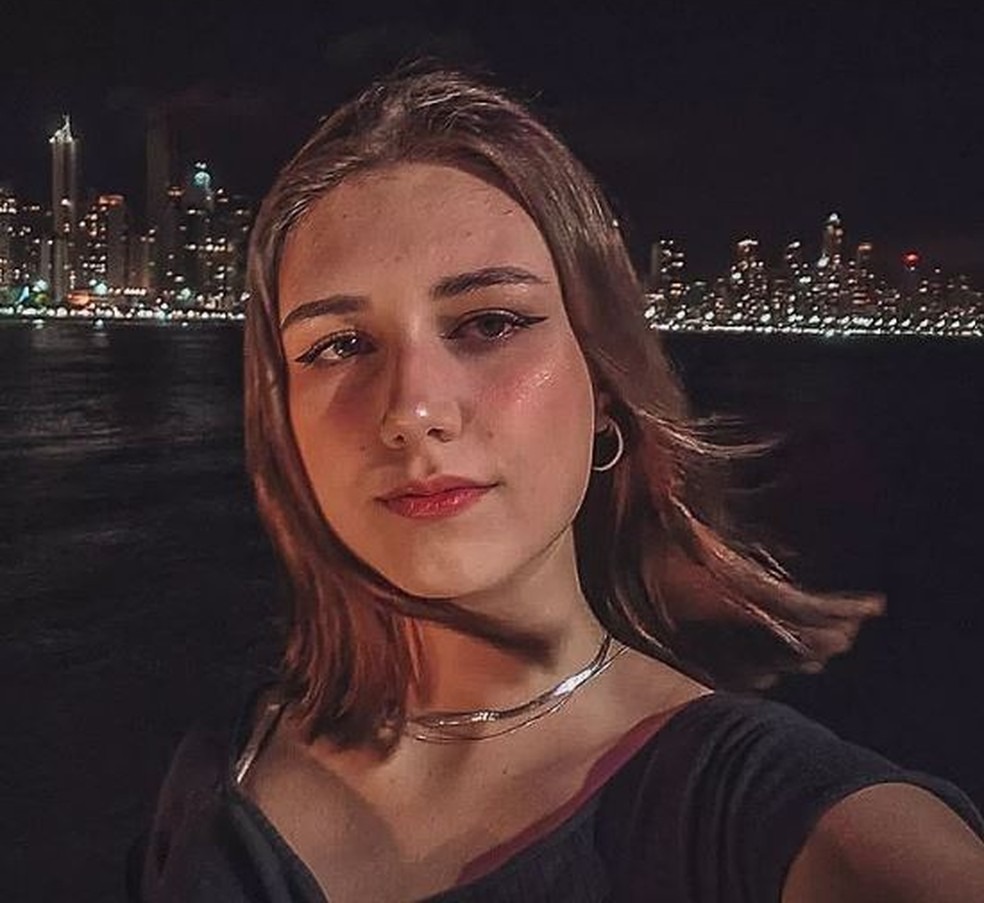 Jovem de 19 anos morre ao cair de cachoeira de 50 metros durante passeio