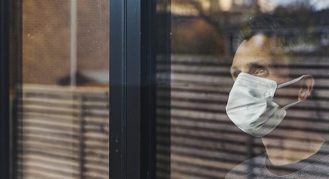 Testes podem estar dando positivo com vírus 'morto', diz cientista