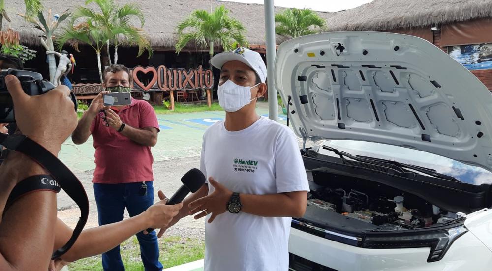Empresa de energia solar apresenta carro 100% elétrico em Manaus