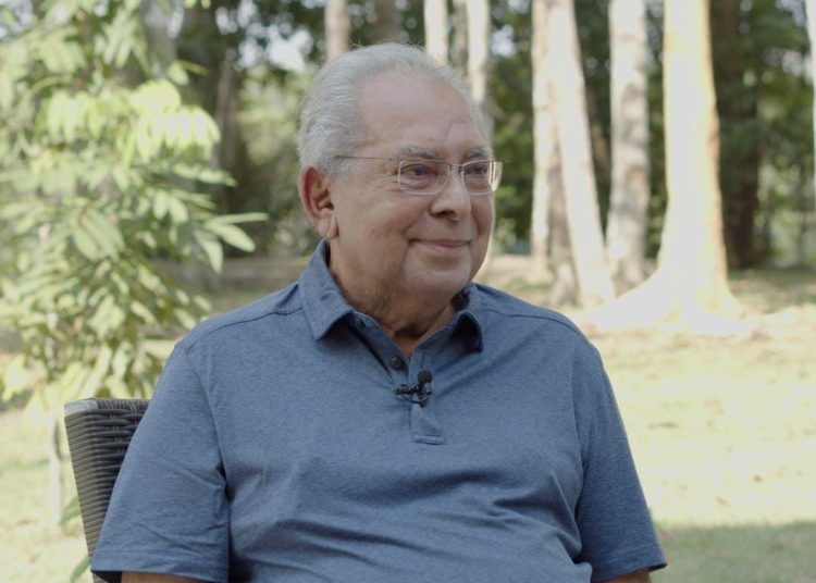 Amazonino Mendes anuncia que testou positivo para a Covid-19